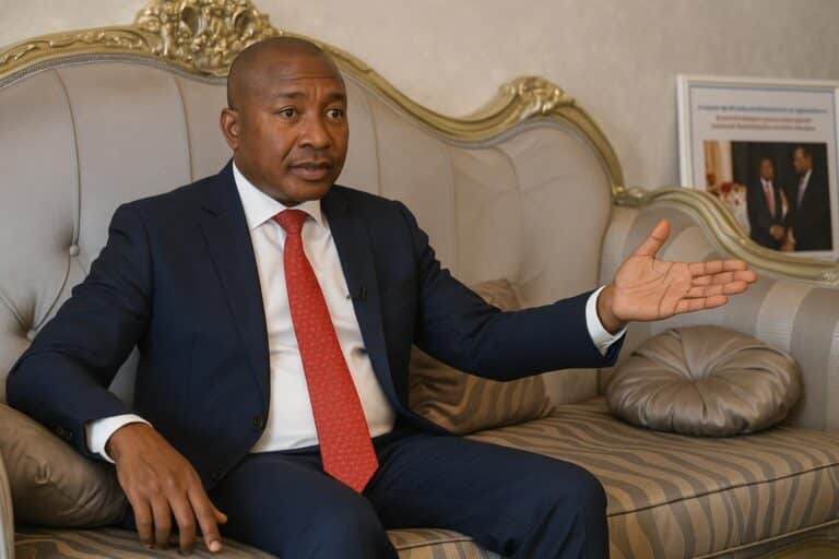 Dolisie sacre Rémy Ayayos Ikounga citoyen d’honneur