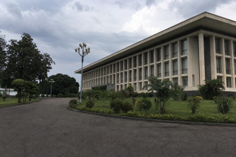 Congo : Makosso et son gouvernement tirent leur révérence