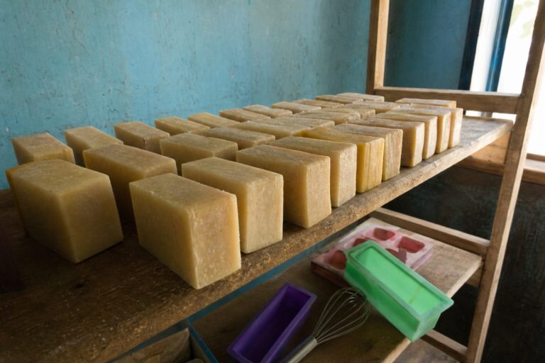 Owando : savon, pâtisserie et valeurs pour les filles